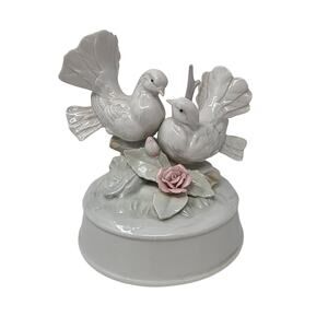 Vintage George Good Dove Music Box Love Story Porcelain Birds Taiwan